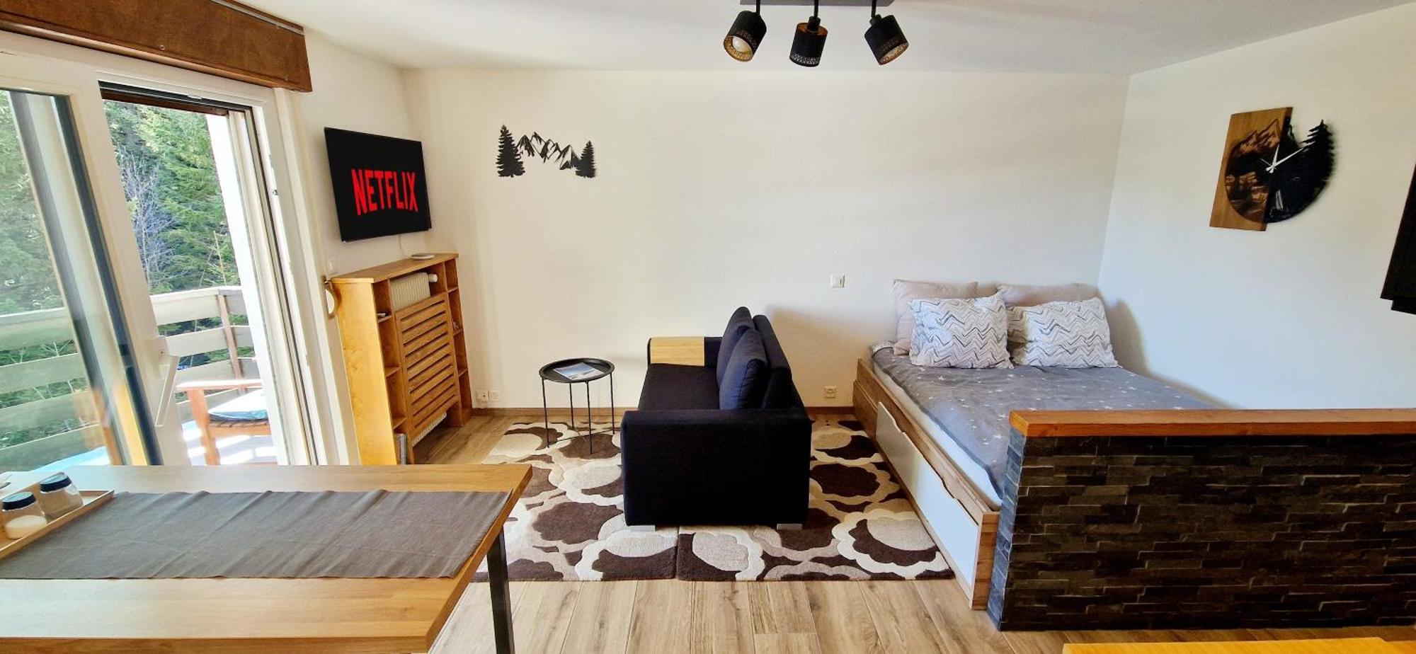 Cozy Retreat - Completely Renovated In A Perfect Location *